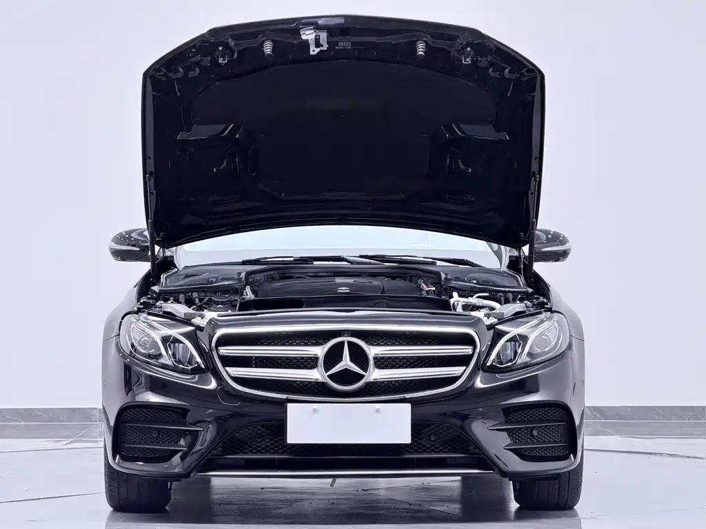Mercedes-Benz E-Class — миниатюра 9