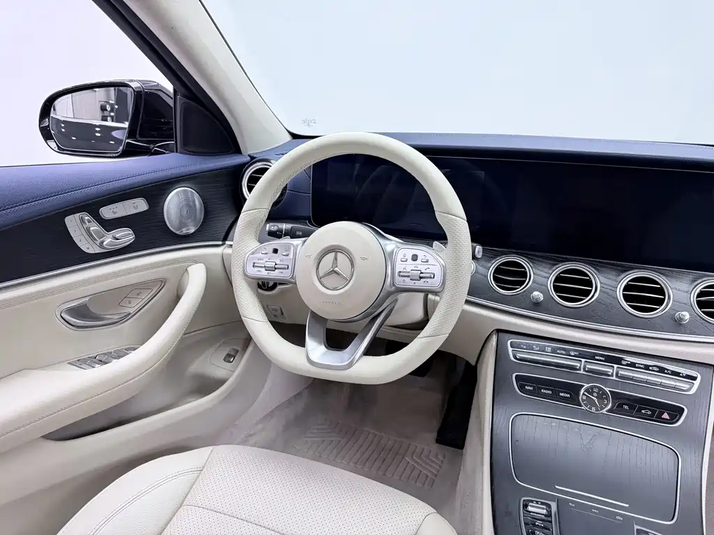 Mercedes-Benz E-Class — миниатюра 31