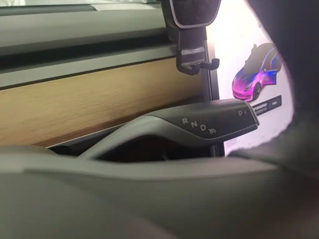 Tesla Model 3 — миниатюра 14