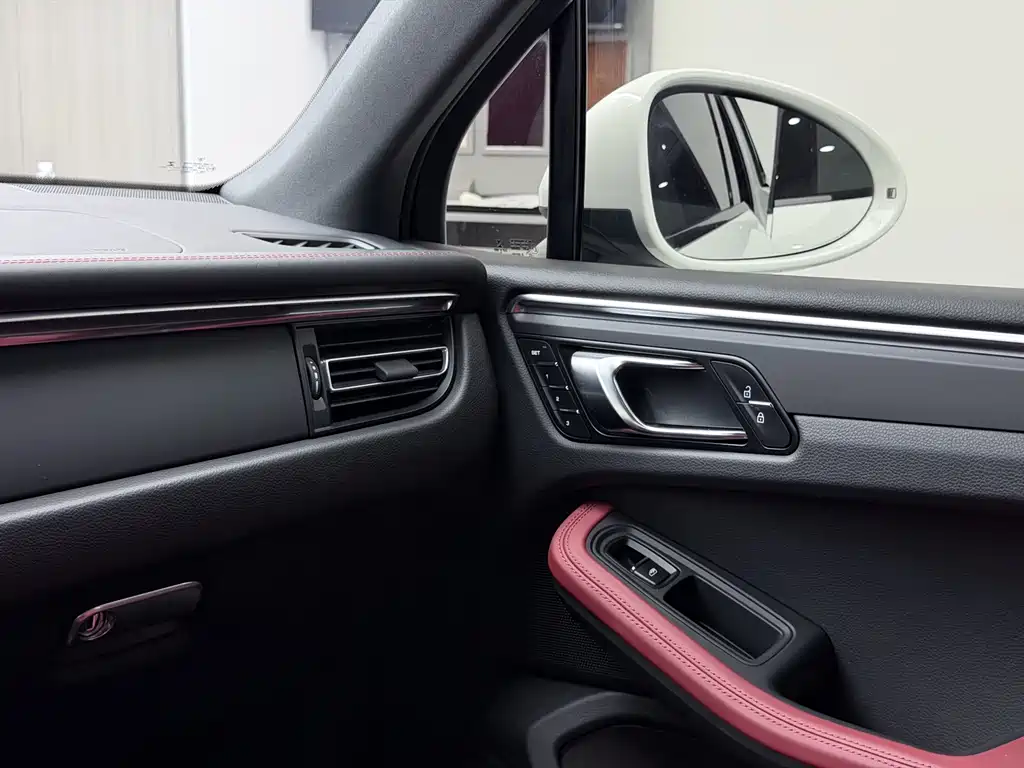 Porsche Macan — миниатюра 22