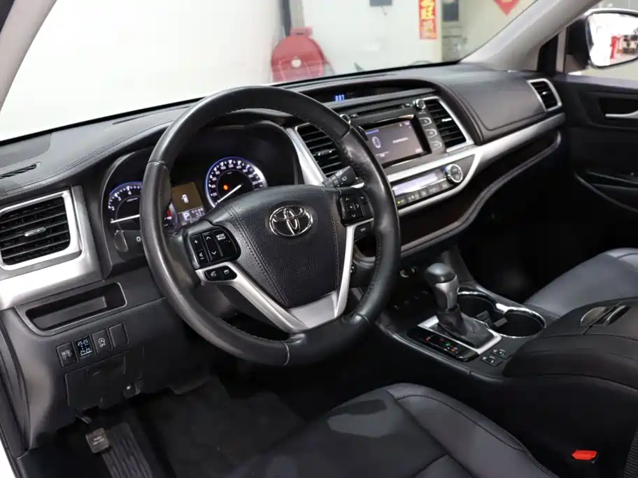 Toyota Highlander — миниатюра 10