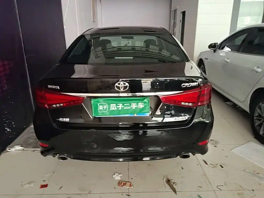 Toyota Crown — миниатюра 6