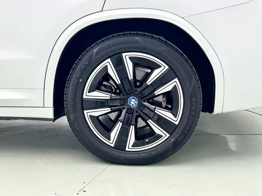 BMW iX3 — миниатюра 8
