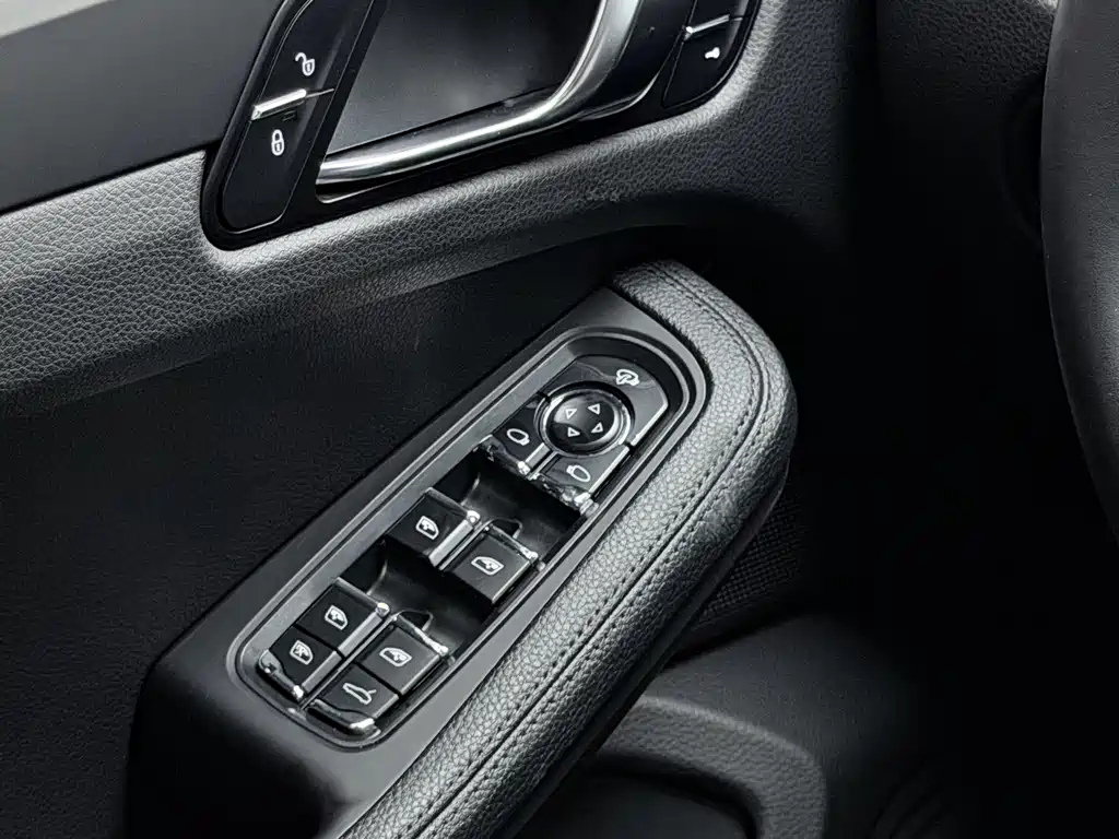 Porsche Macan — миниатюра 28