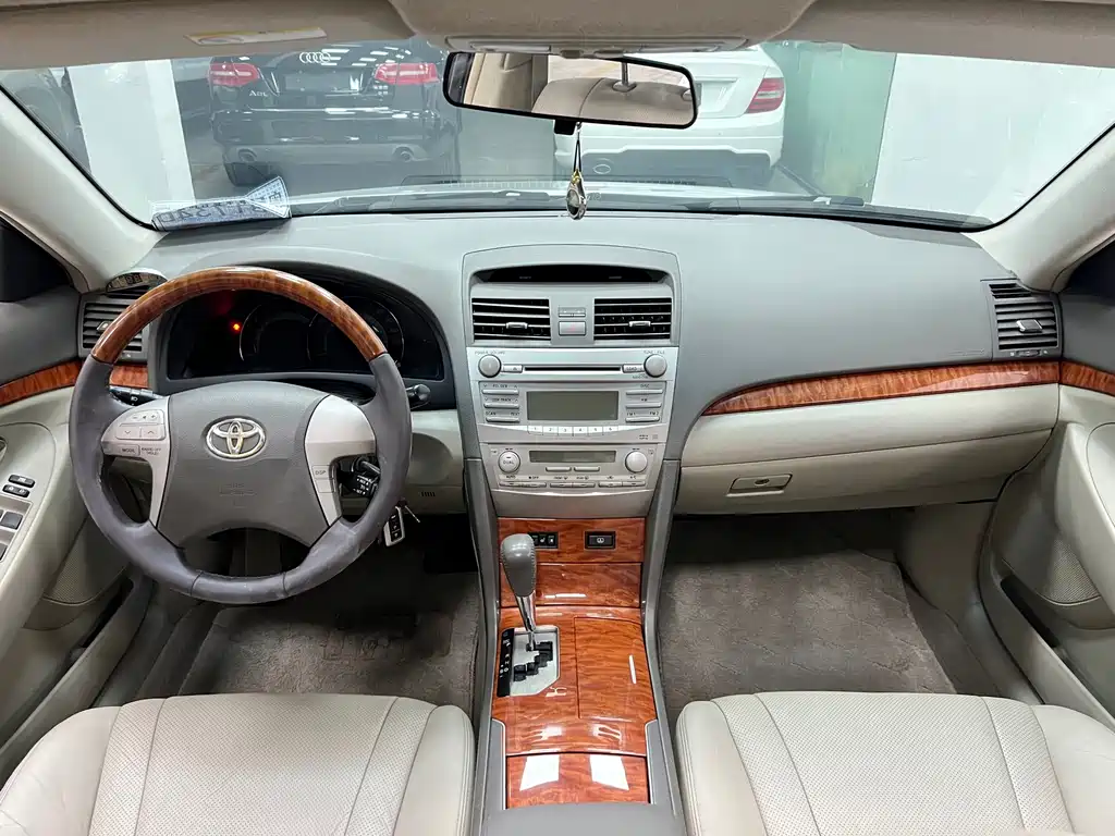 Toyota Camry — миниатюра 8