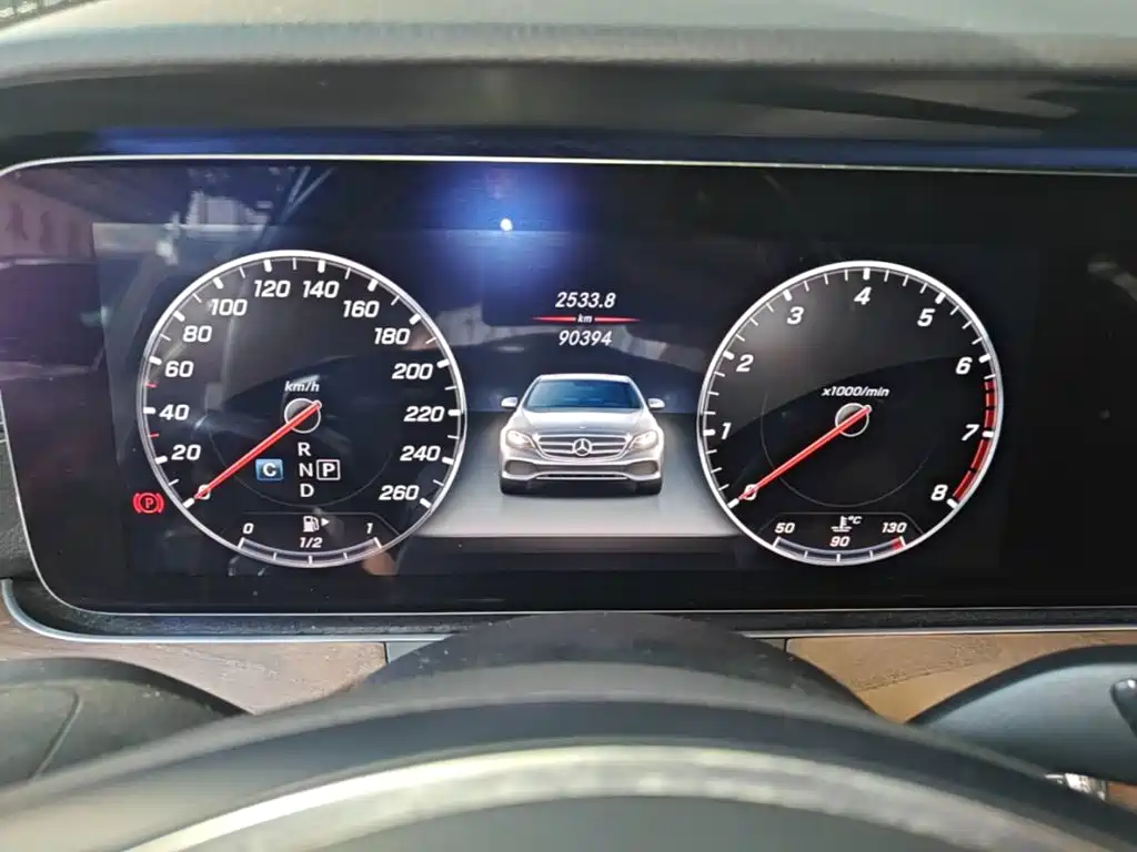 Mercedes-Benz E-Class — миниатюра 12