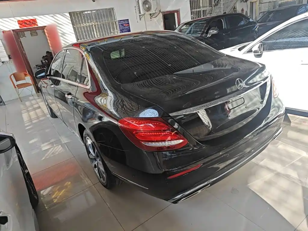 Mercedes-Benz E-Class — миниатюра 5