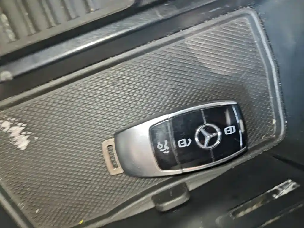 Mercedes-Benz E-Class — миниатюра 9