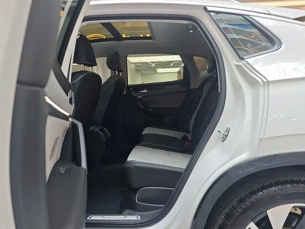 Volkswagen Tayron X 330TSI 2WD Premium High Energy Edition, фото 10