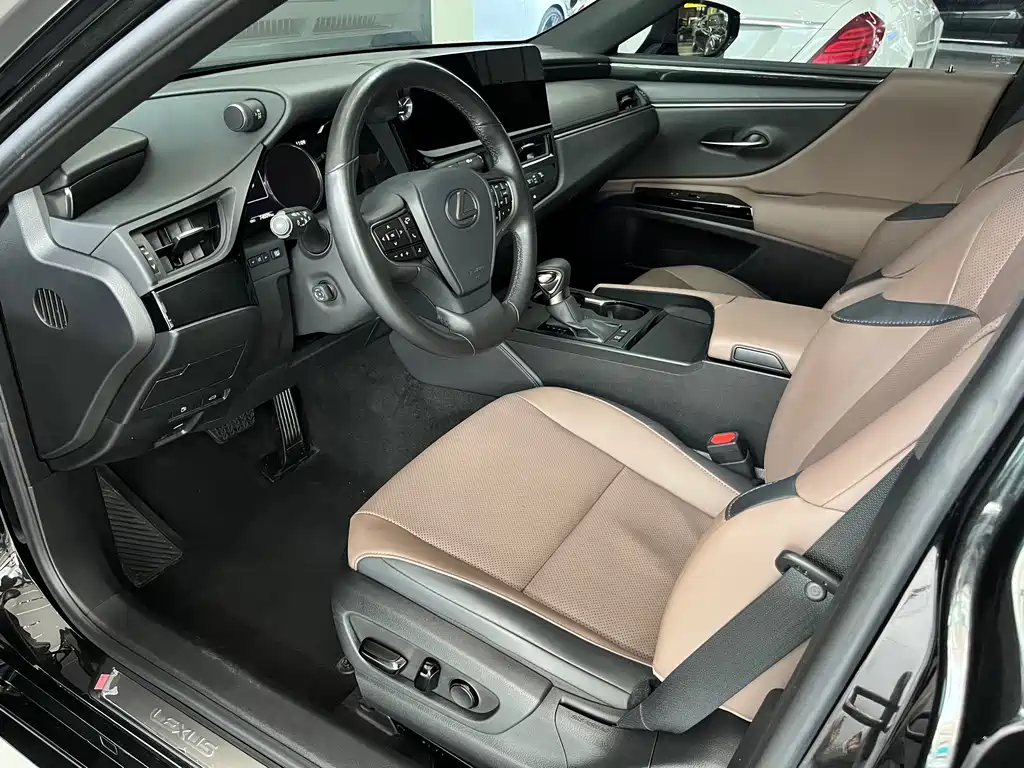 Lexus ES — миниатюра 12
