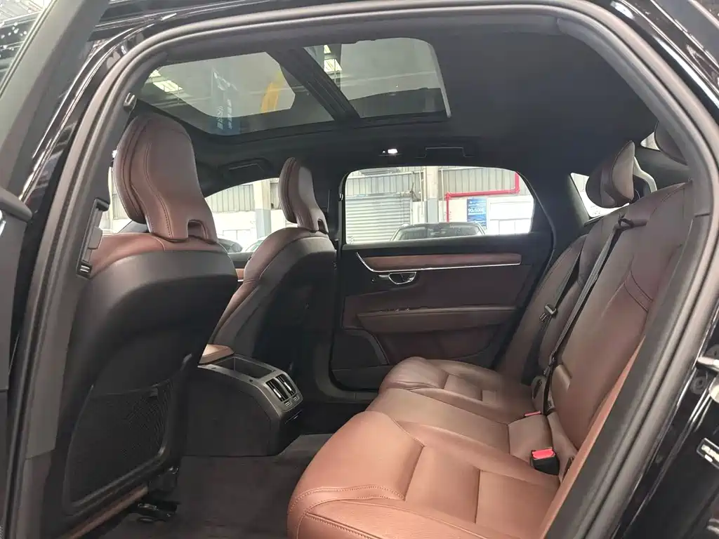 Volvo S90 — миниатюра 9