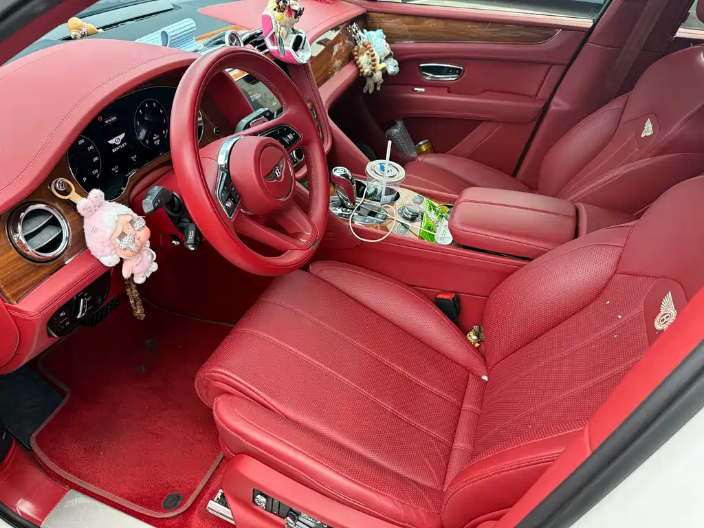 Bentley Bentayga — миниатюра 5