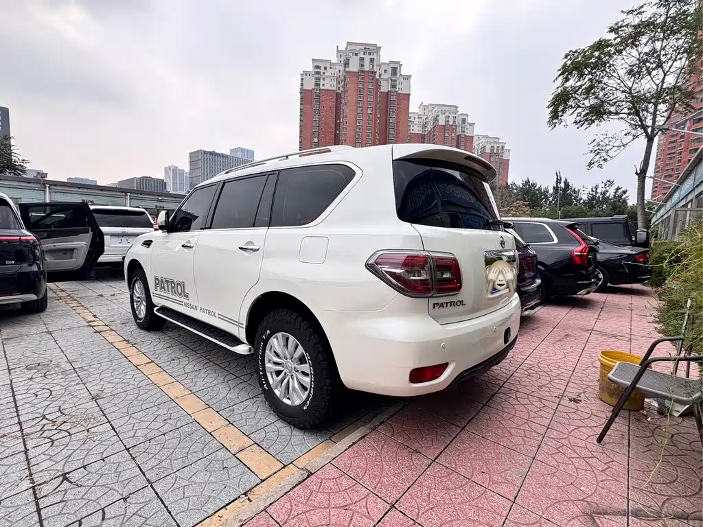 Nissan Patrol — миниатюра 4
