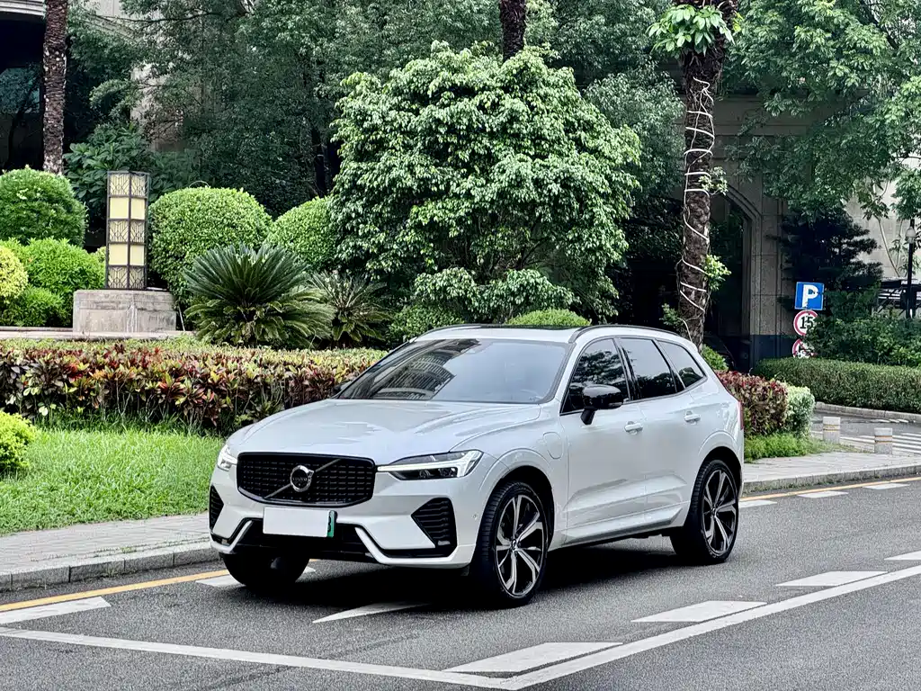Volvo XC60 2023 T8 Sport