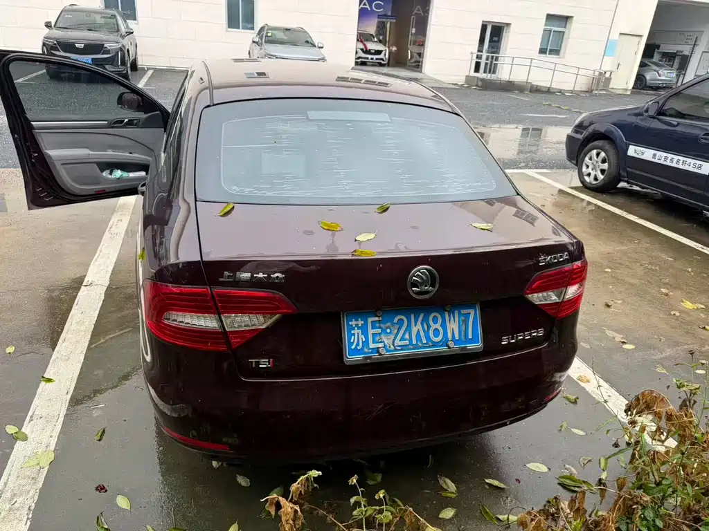 Skoda Superb — миниатюра 5