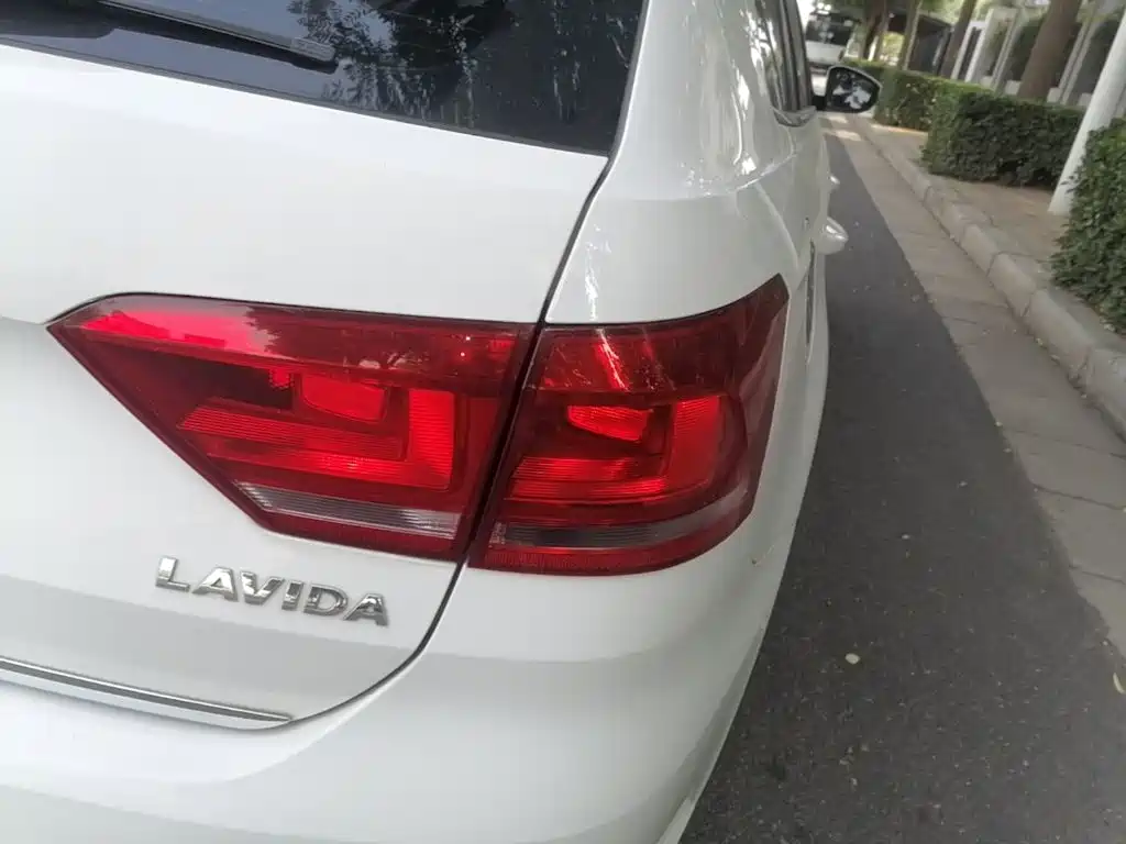 Volkswagen Gran Lavida 2013 1.6L AT Comfort