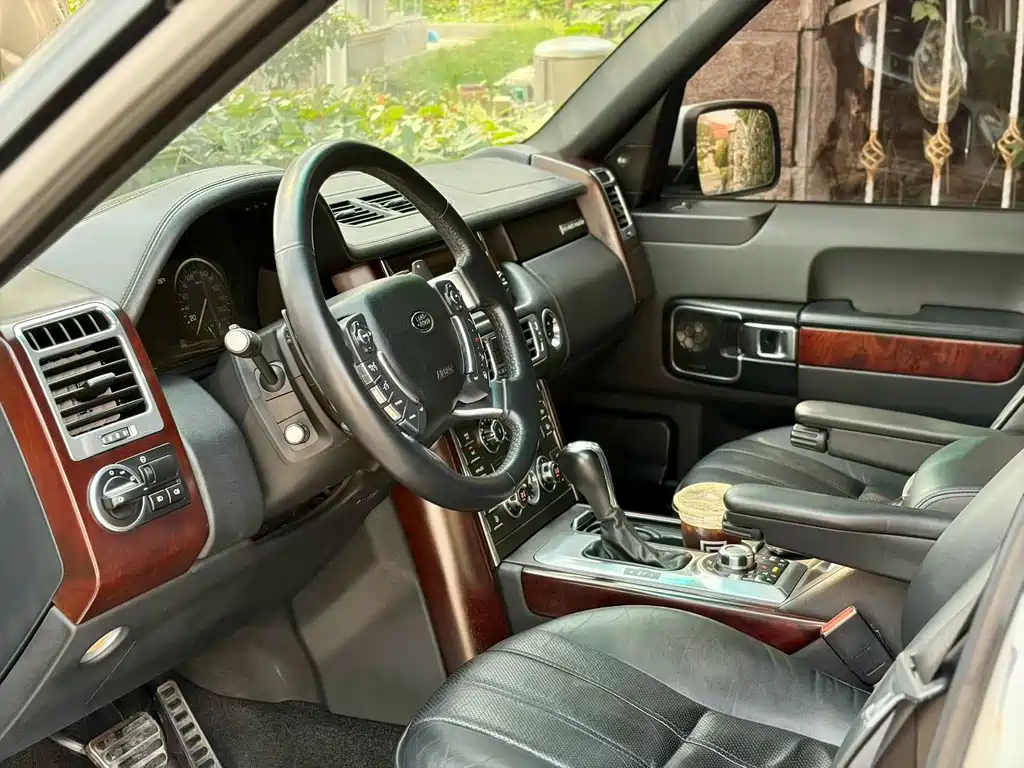 Land Rover Range Rover — миниатюра 6