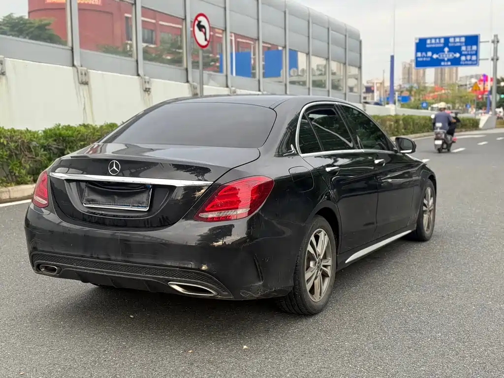 Mercedes-Benz C-Class — миниатюра 6