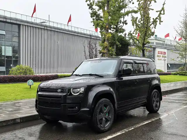 LAND ROVER DEFENDER
