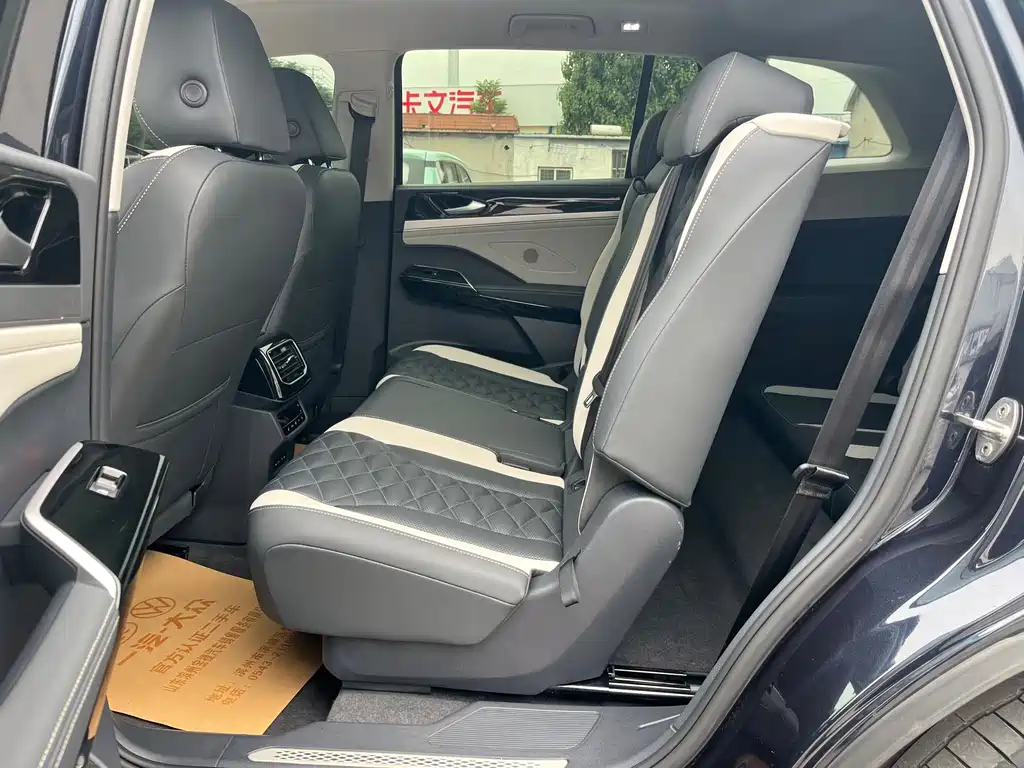 VOLKSWAGEN ID.6 CROZZ