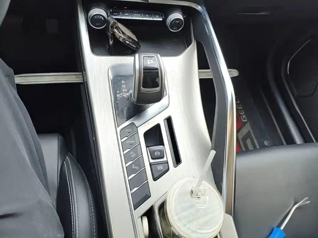 Geely Binyue — миниатюра 14