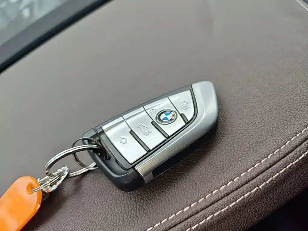 BMW 5 Series — миниатюра 9