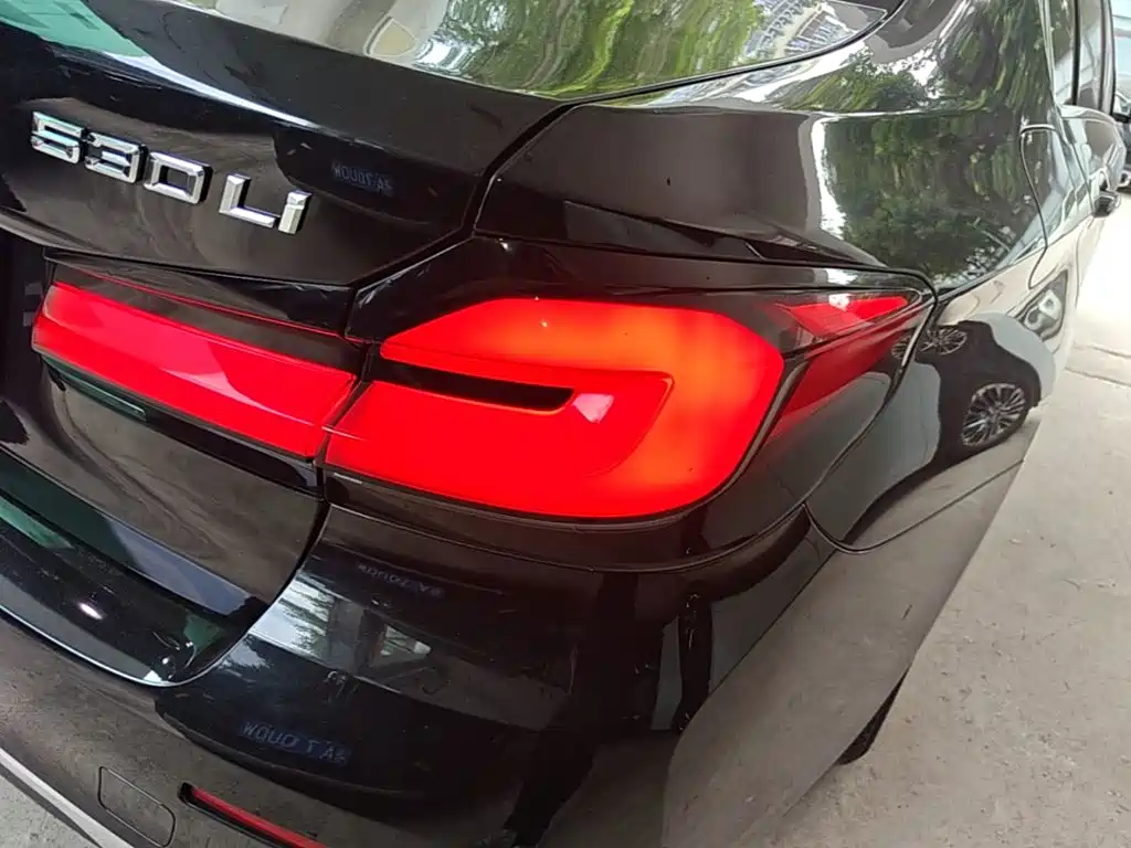 BMW 5 Series — миниатюра 8