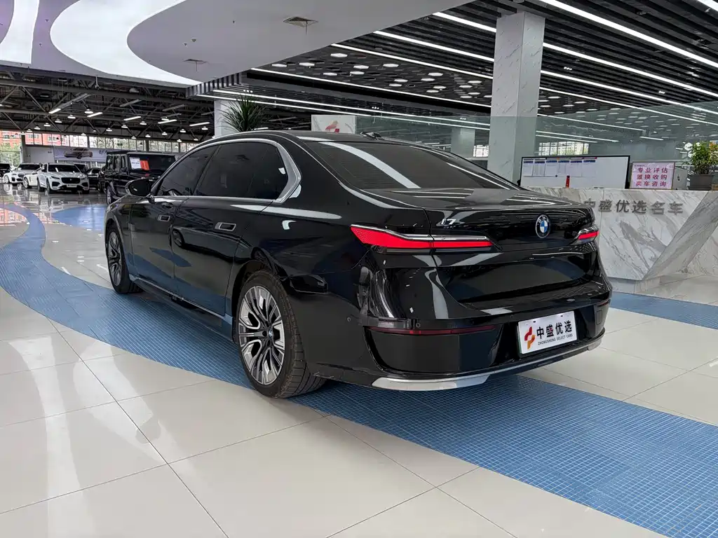 BMW i7 — миниатюра 2