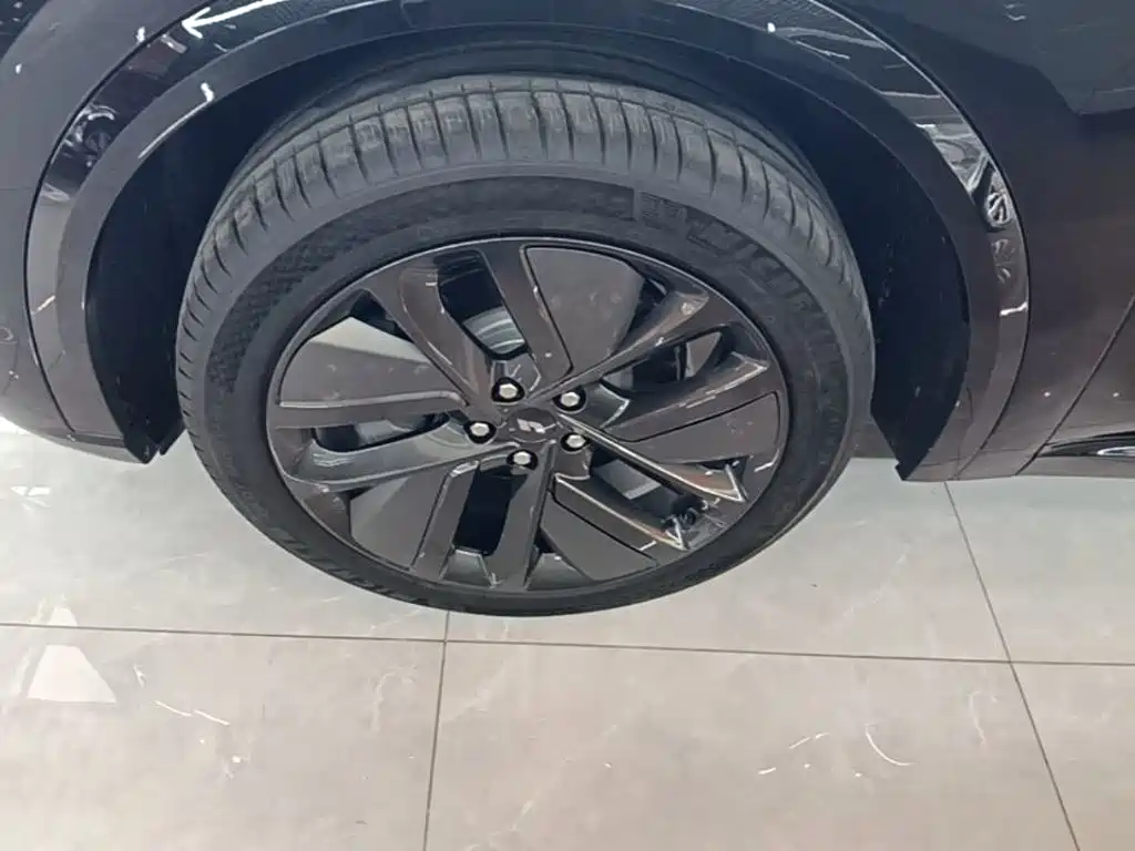 Li Auto Li L8 — миниатюра 23