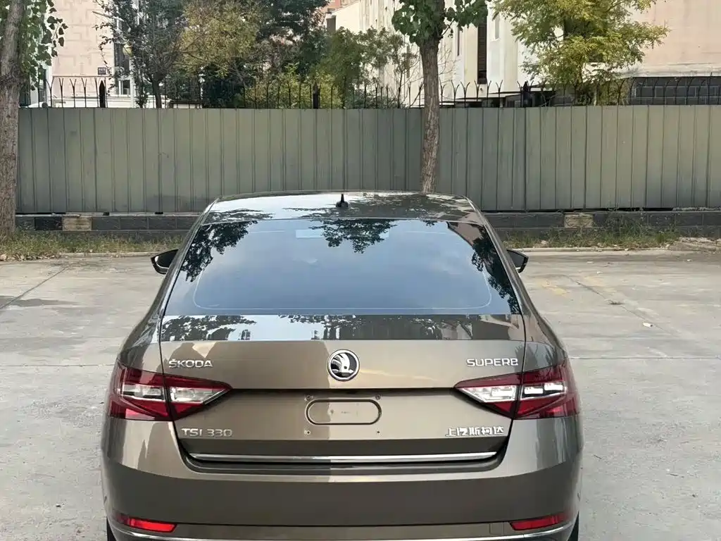 Skoda Superb — миниатюра 7