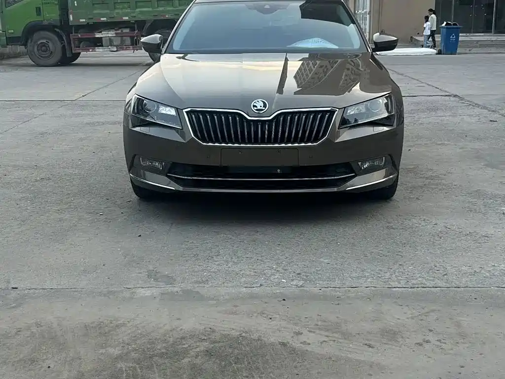 Skoda Superb — миниатюра 2