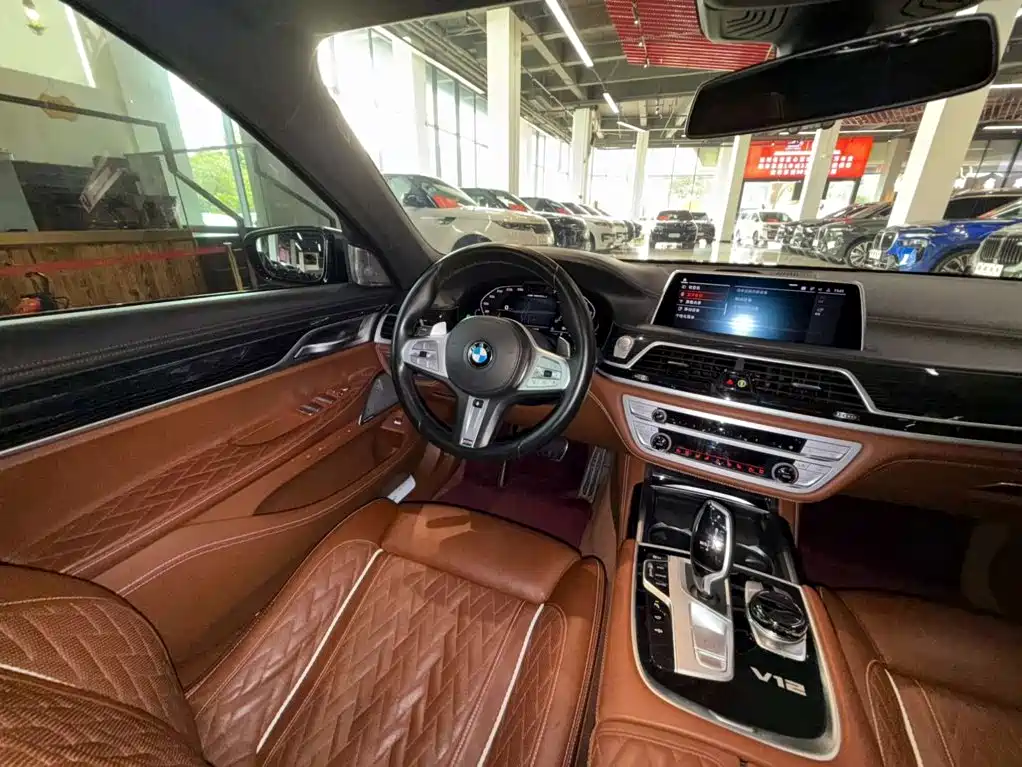 BMW 7 Series — миниатюра 14
