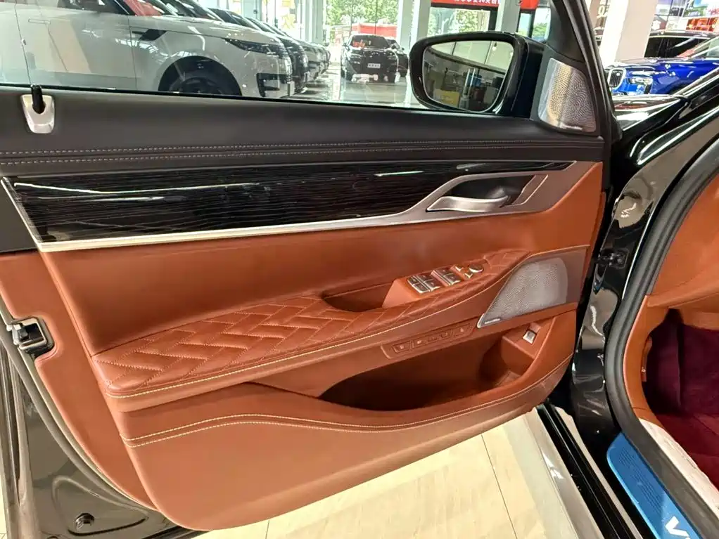 BMW 7 Series — миниатюра 17