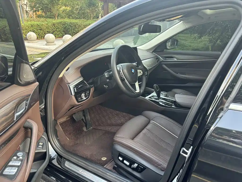 BMW 5 Series — миниатюра 10
