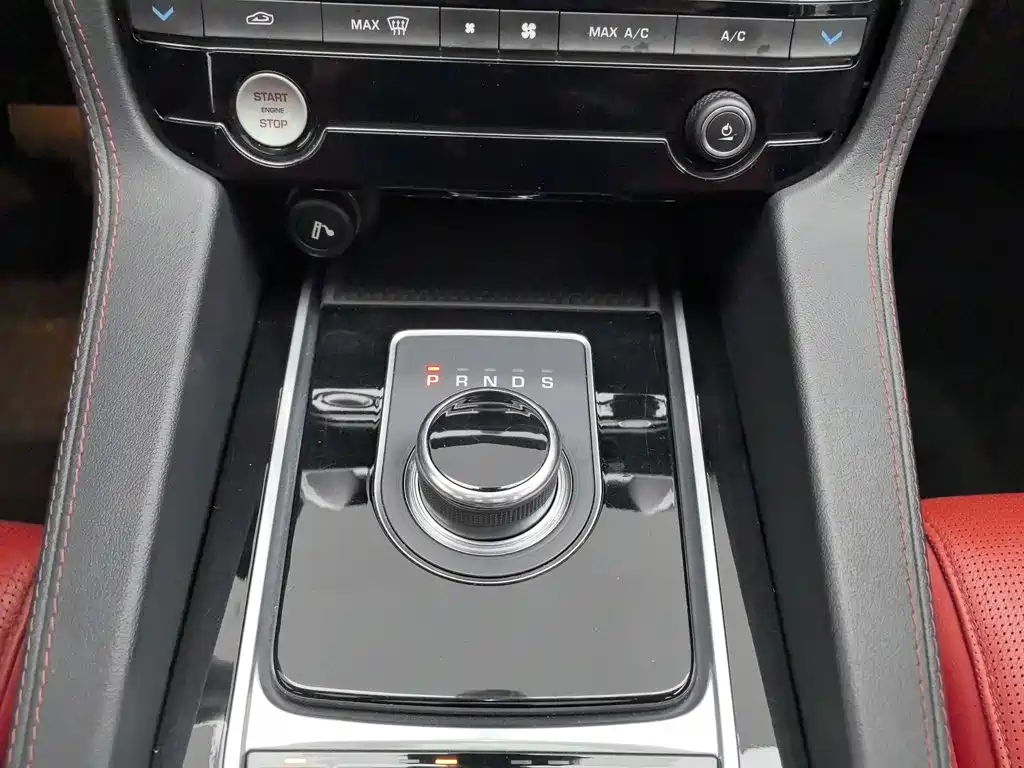 Jaguar F-PACE — миниатюра 13