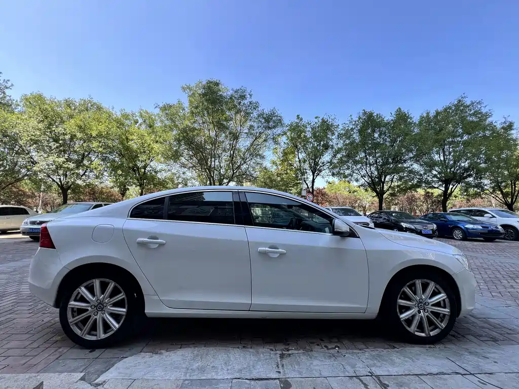 Volvo S60 PHEV — миниатюра 3