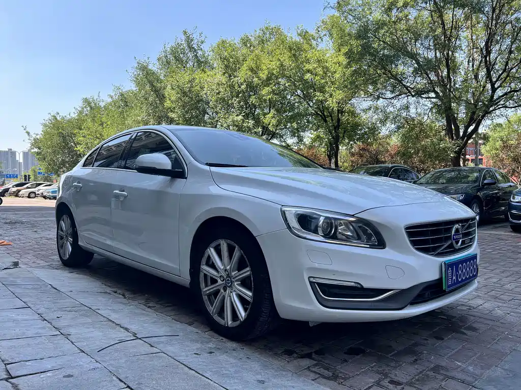 Volvo S60 PHEV — миниатюра 4