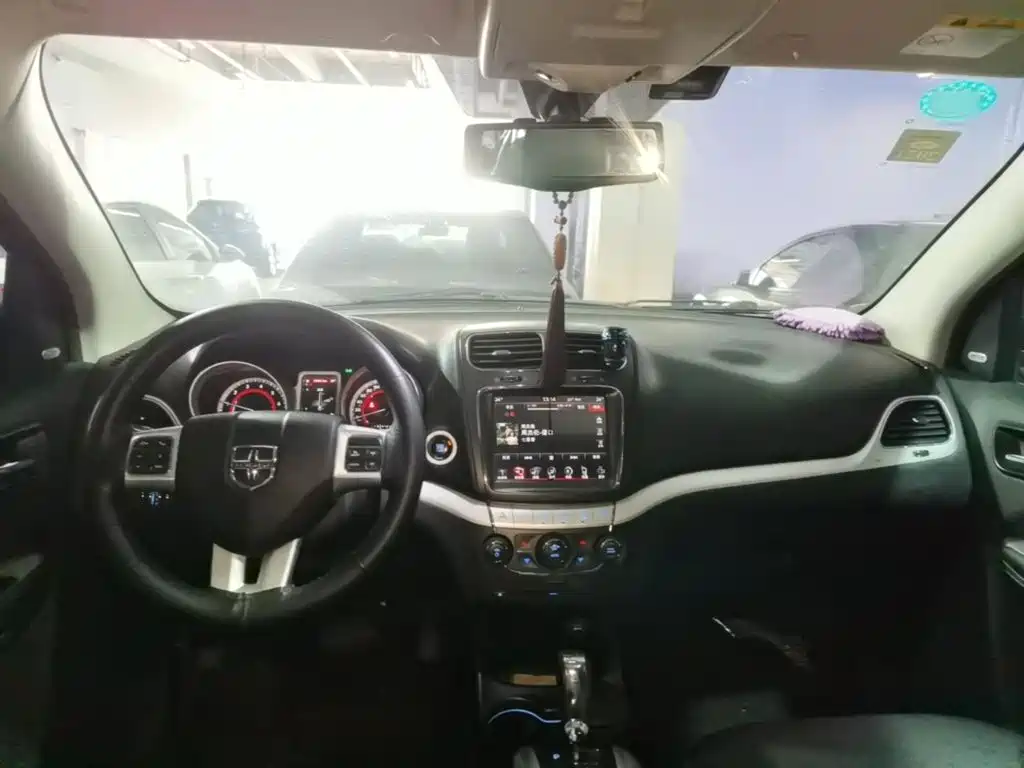 Dodge Journey — миниатюра 10