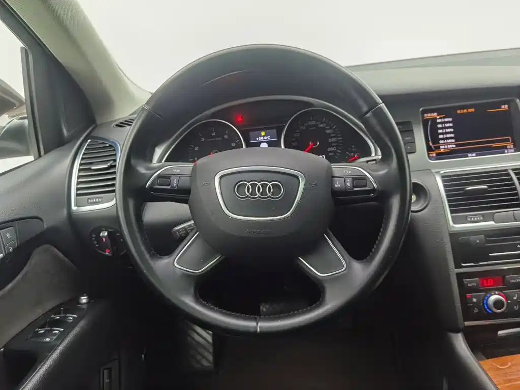 Audi Q7 — миниатюра 11