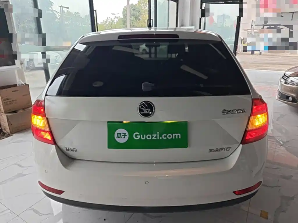 Skoda Rapid Spaceback — миниатюра 6