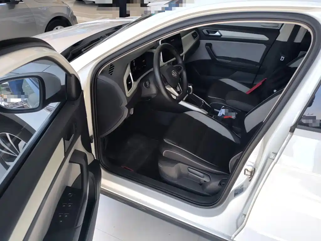 Volkswagen T-Roc — миниатюра 16