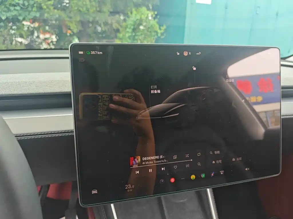 Tesla Model Y — миниатюра 7