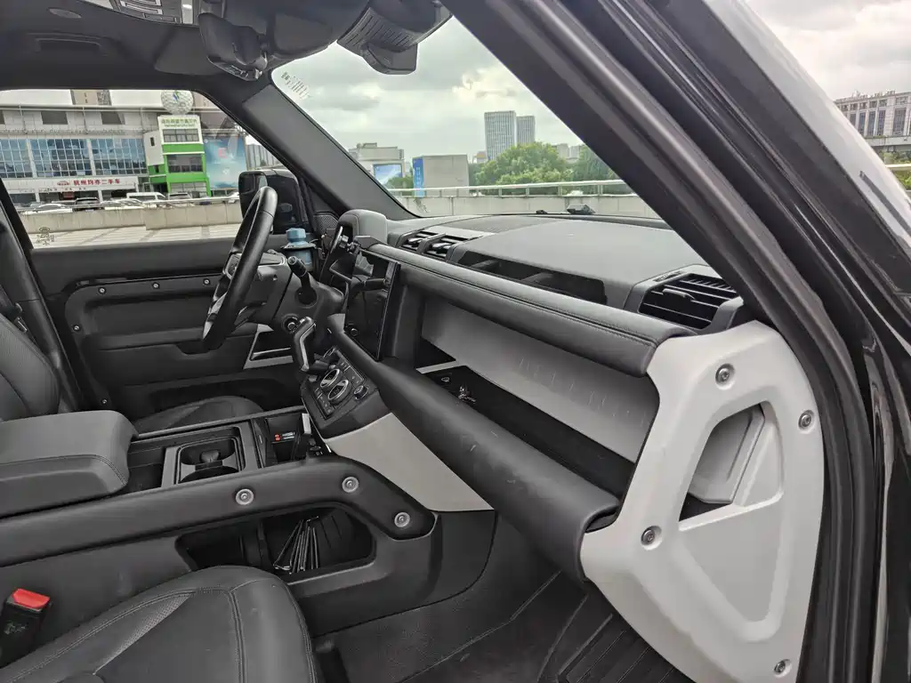 Land Rover Defender — миниатюра 9