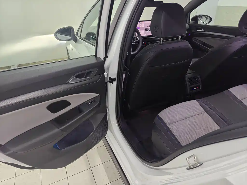 Volkswagen Golf — миниатюра 12