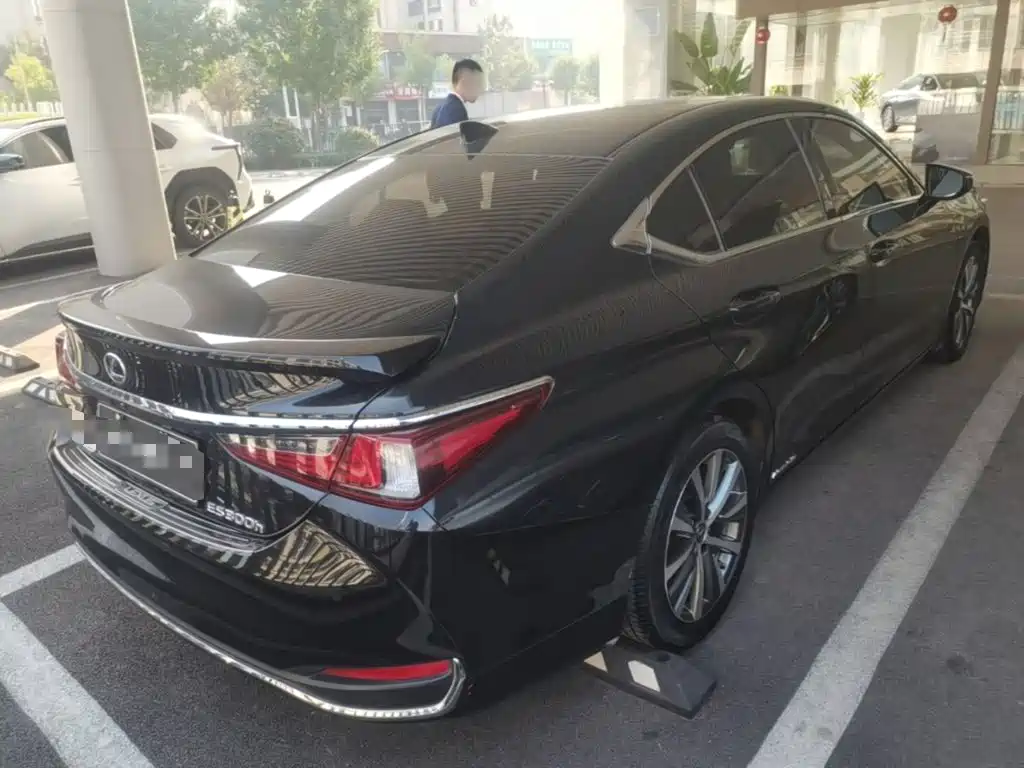 Lexus ES — миниатюра 7