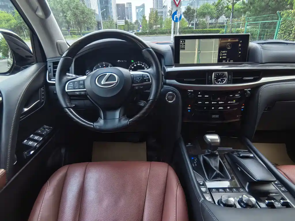Lexus LX — миниатюра 12