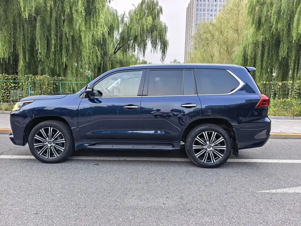 Lexus LX — миниатюра 4