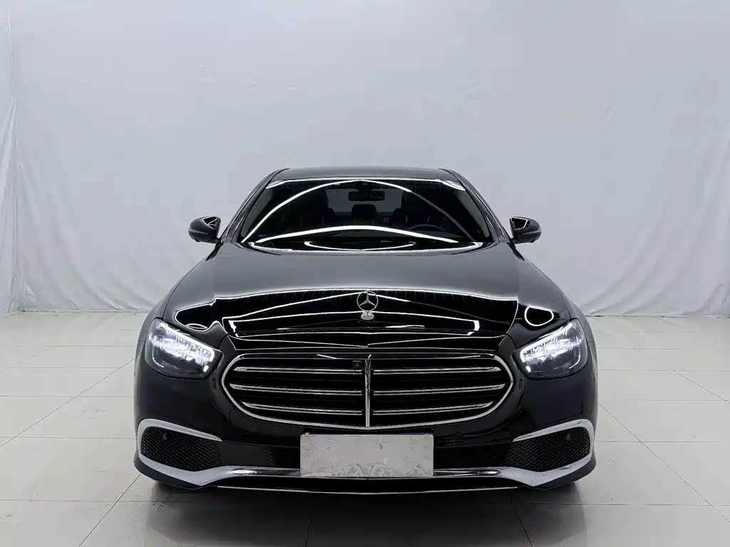 Mercedes-Benz E-Class — миниатюра 2