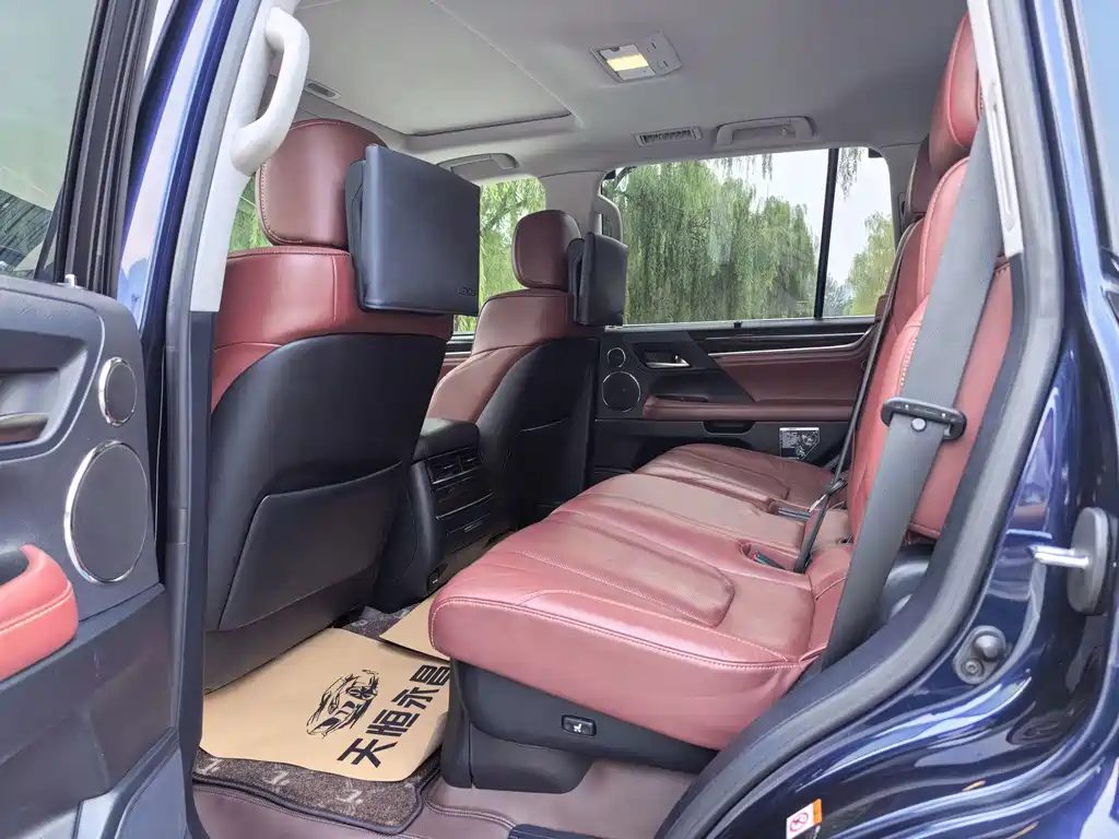 Lexus LX — миниатюра 9