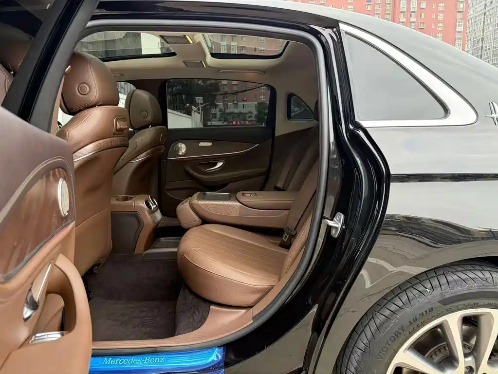 Mercedes-Benz E-Class — миниатюра 11